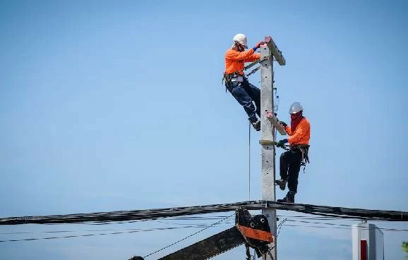 Navigating the Elements: Ensuring Safety When Working at... - Working at Heights Training UK